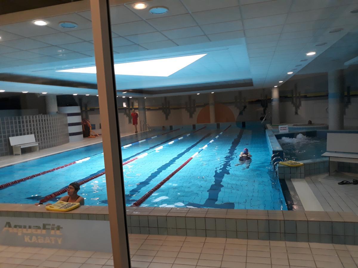 Airport Hostel Olympic Swimming Pool Warszawa Exteriör bild
